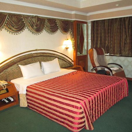 Huangjia Motel Tainan Buitenkant foto
