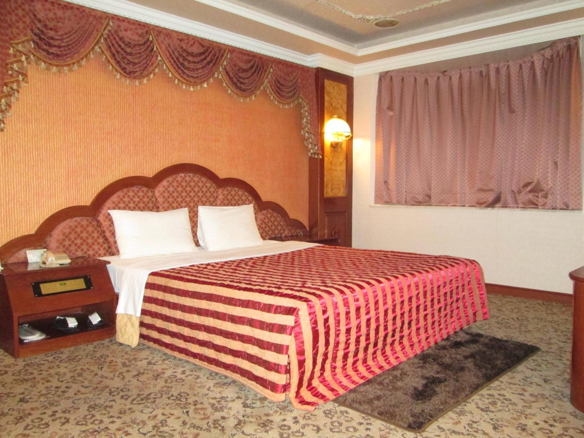 Huangjia Motel Tainan Buitenkant foto