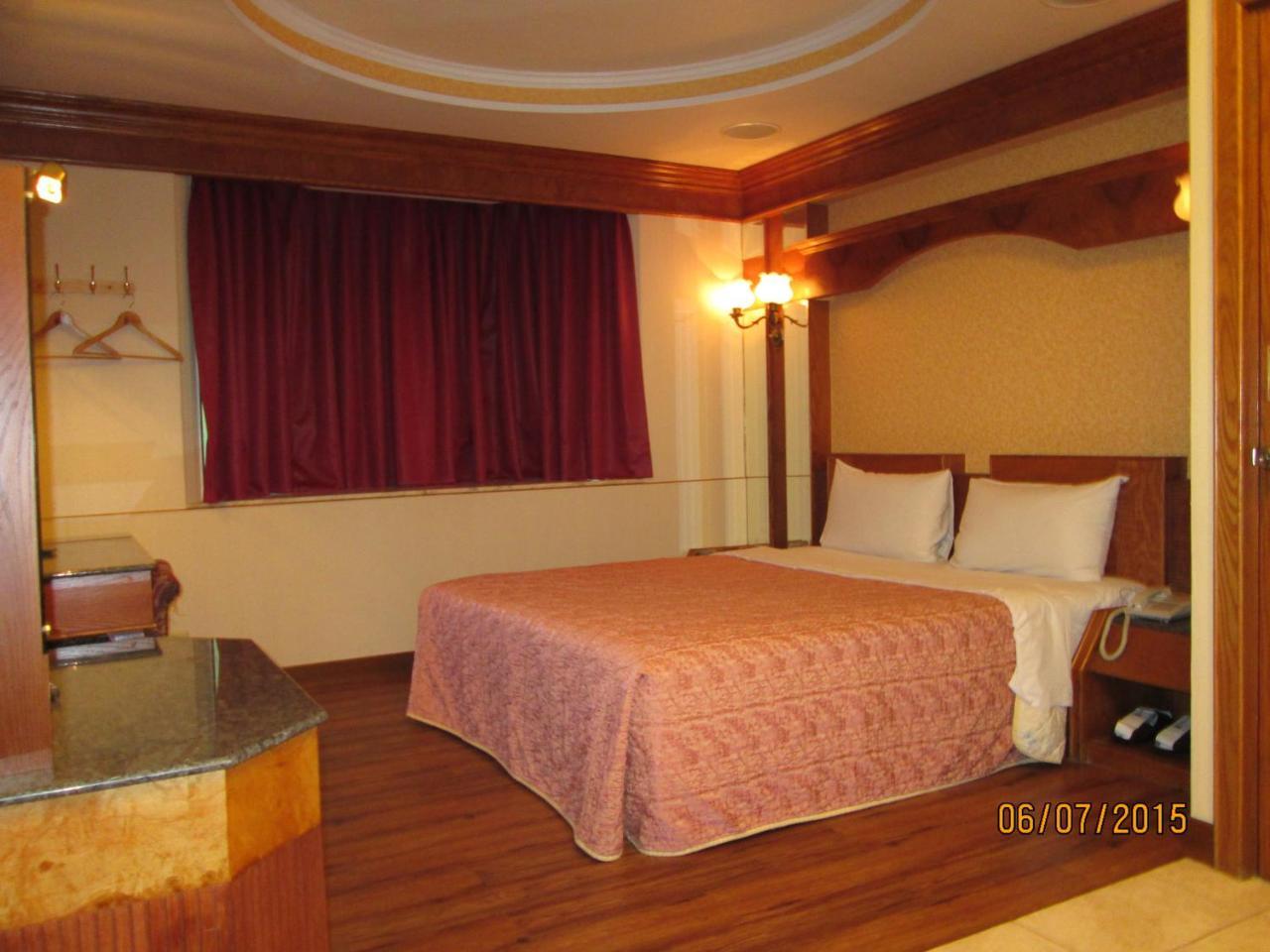 Huangjia Motel Tainan Buitenkant foto
