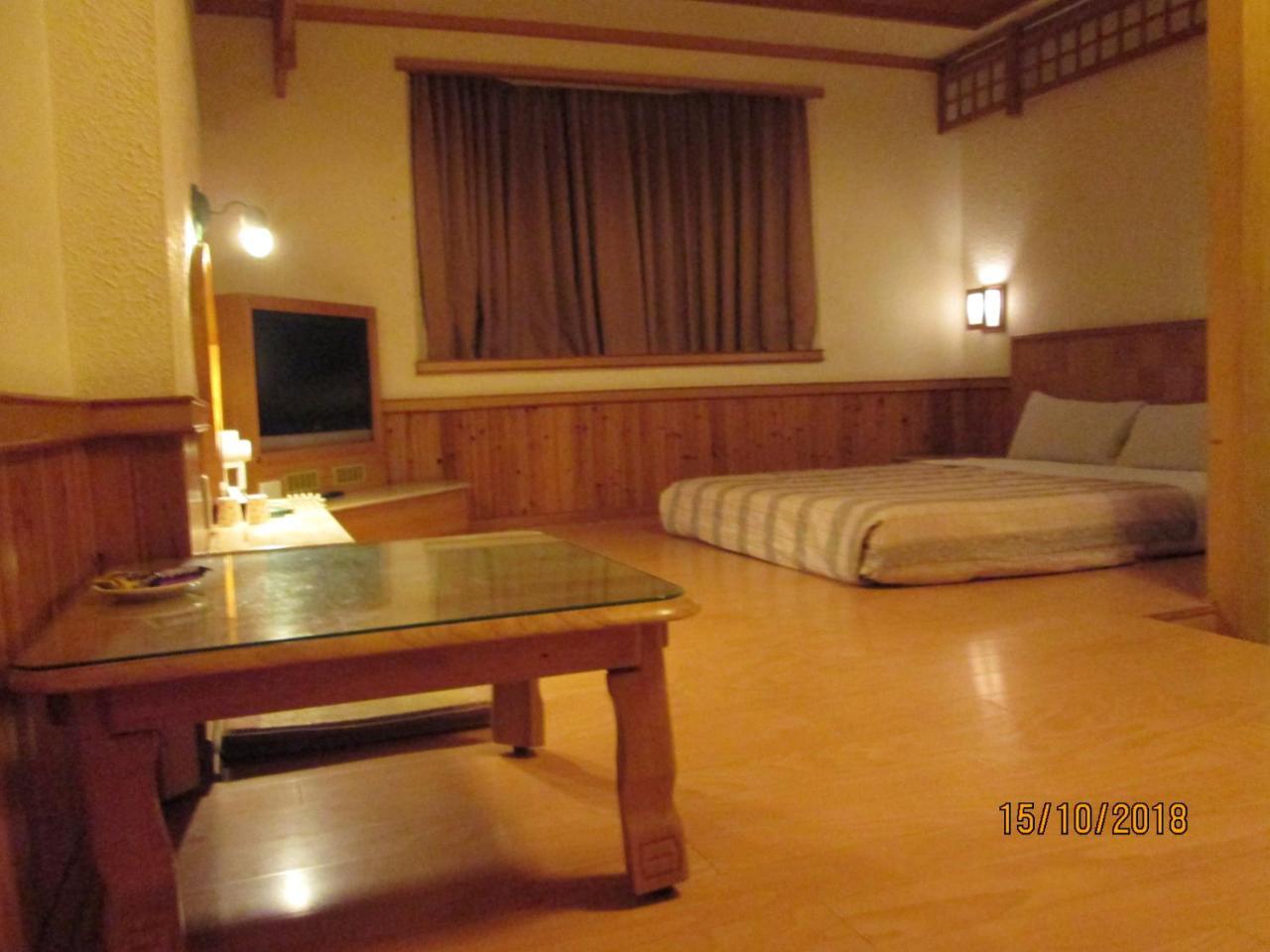 Huangjia Motel Tainan Buitenkant foto
